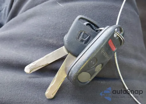 2003 Honda Cr-V Lx z USA, uszkodzony, nr VIN JHLRD68423C007737